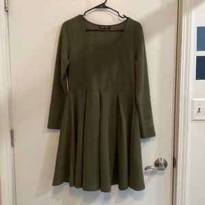 Green long sleeve dress